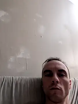 Snapshot of SemoLeo22 chatting on 04/13/26, 10:37 SemoLeo22 online show from 04/13/26, 10:37