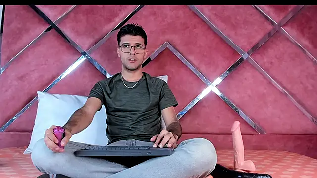 RodrigoColby2 online show from 06/04/26, 03:23