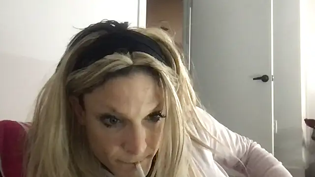 Snapshot of GypsiiCornel chatting on 05/27/26, 01:52 GypsiiCornel online show from 05/27/26, 01:52