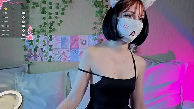 LunaNyanmi online show from 04/15/26, 09:49