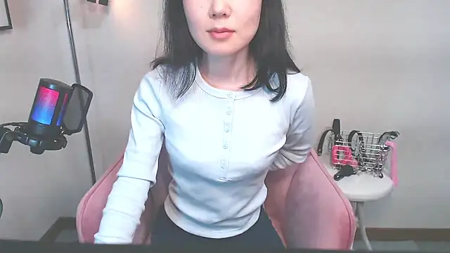 Miachan 01 online show from 04/13/26, 12:27