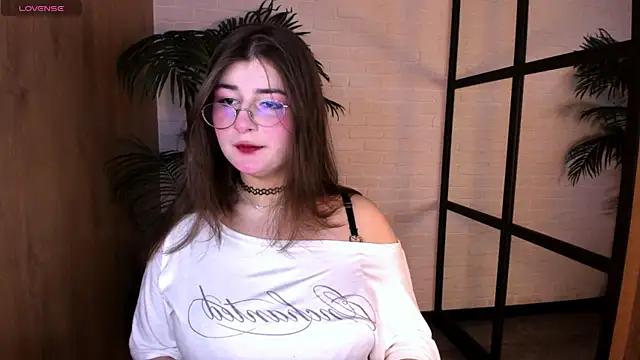 Snapshot of HaniaWish chatting on 07/17/26, 01:29 HaniaWish online show from 07/17/26, 01:29