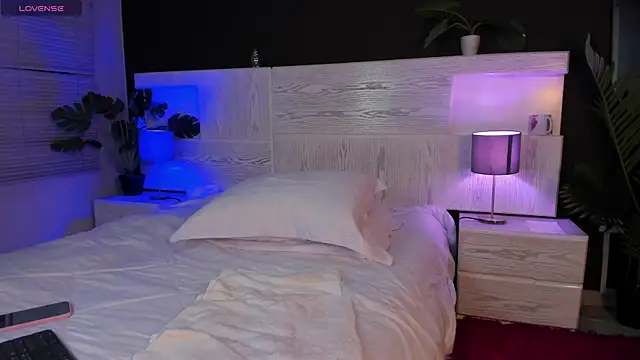 Snapshot of angelina_hilton chatting on 04/23/26, 11:42 angelina hilton online show from 04/23/26, 11:42