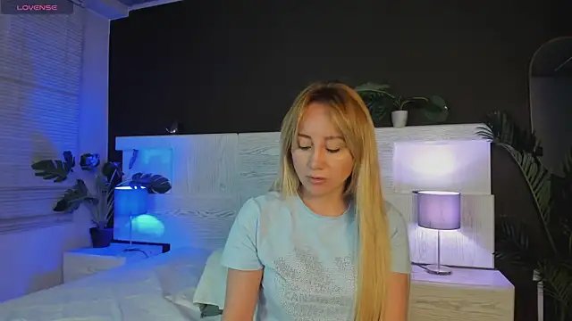 Snapshot of angelina_hilton chatting on 06/30/26, 11:44 angelina hilton online show from 06/30/26, 11:44