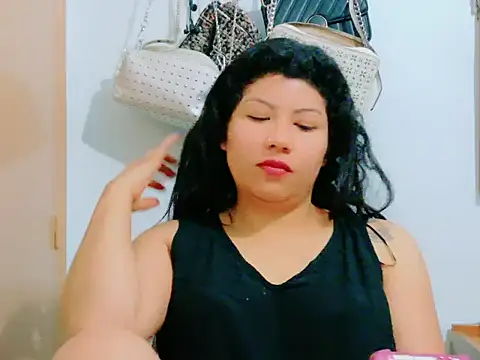 Snapshot of MojaditPussy chatting on 05/13/26, 06:00 MojaditPussy online show from 05/13/26, 06:00