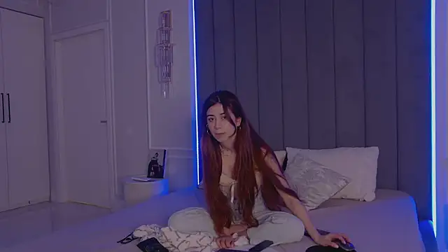 CarolineCox online show from 04/08/26, 03:01