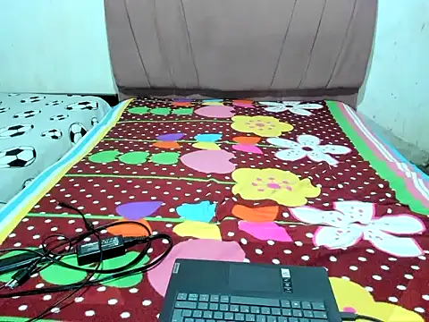 Snapshot of Junior_bebe chatting on 04/11/26, 02:43 Junior bebe online show from 04/11/26, 02:43