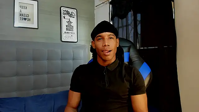 Snapshot of axel_silva4 chatting on 04/15/26, 12:34 axel silva4 online show from 04/15/26, 12:34