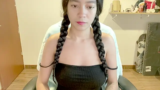 Snapshot of _Oxxme chatting on 05/01/26, 10:47 Oxxme online show from 05/01/26, 10:47