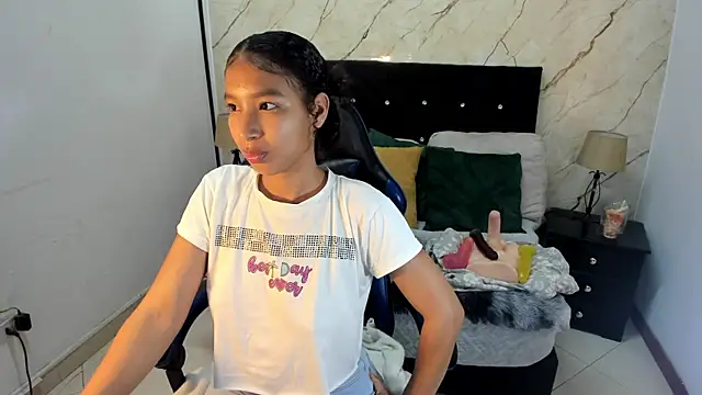 Snapshot of hasley_cute chatting on 05/20/26, 07:42 hasley cute online show from 05/20/26, 07:42