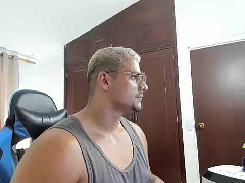 Snapshot of Iron_leo chatting on 04/07/26, 09:15 Iron leo online show from 04/07/26, 09:15