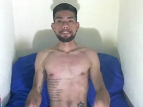 Snapshot of thomas2wood chatting on 06/21/26, 12:13 thomas2wood online show from 06/21/26, 12:13