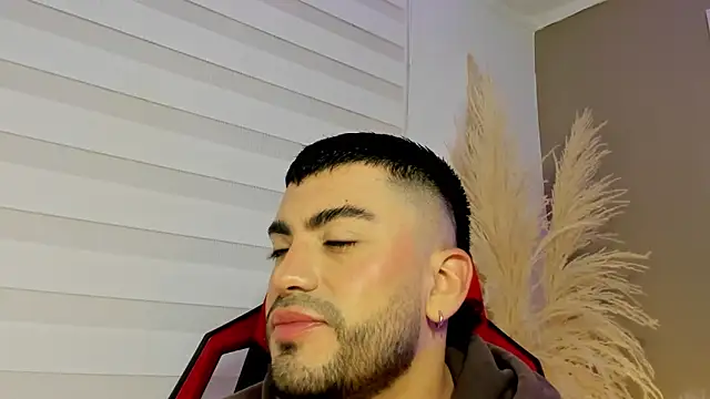 Snapshot of Alexander_Diazz chatting on 05/04/26, 01:51 Alexander Diazz online show from 05/04/26, 01:51