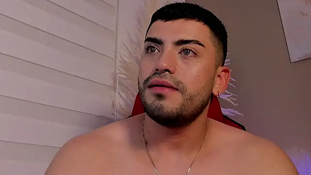 Snapshot of Alexander_Diazz chatting on 05/16/26, 01:02 Alexander Diazz online show from 05/16/26, 01:02