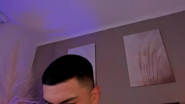 Snapshot of Alexander_Diazz chatting on 06/18/26, 02:10 Alexander Diazz online show from 06/18/26, 02:10