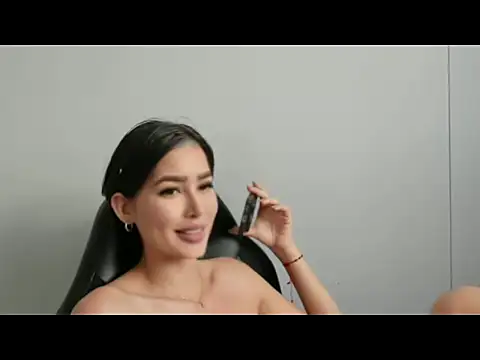 Snapshot of estellerouse chatting on 04/11/26, 08:46 estellerouse online show from 04/11/26, 08:46