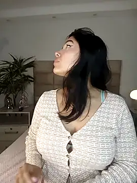 Snapshot of BrendaBloom_ chatting on 04/12/26, 12:54 BrendaBloom online show from 04/12/26, 12:54