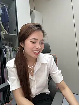 Snapshot of Mimiluv1234 chatting on 05/27/26, 05:10 Mimiluv1234 online show from 05/27/26, 05:10