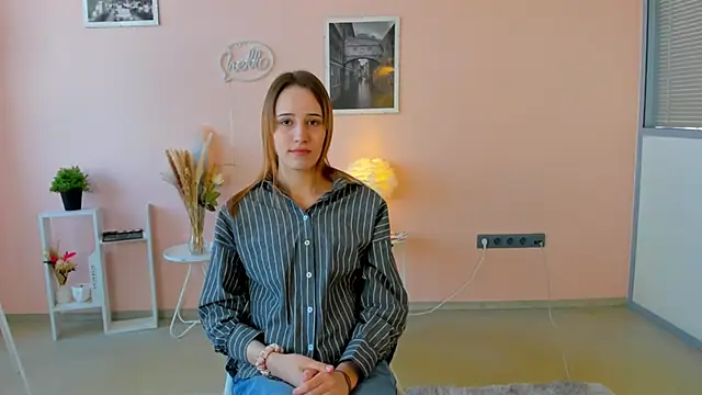 MitsuePostel online show from 04/17/26, 10:51