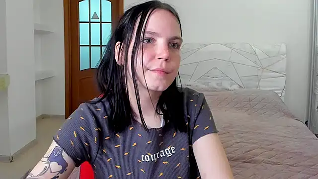 Snapshot of Kitty_Lilit_ chatting on 04/07/26, 02:28 Kitty Lilit online show from 04/07/26, 02:28