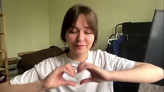 Snapshot of AngelTempt chatting on 04/07/26, 01:22 AngelTempt online show from 04/07/26, 01:22