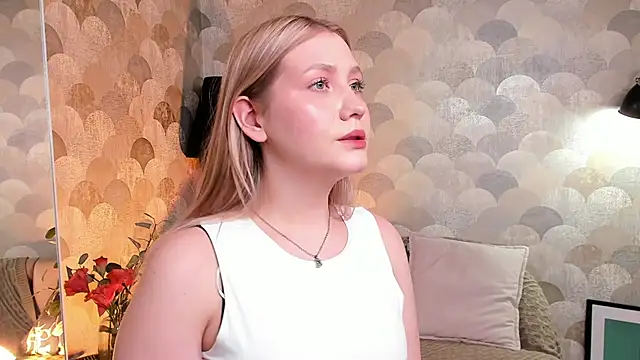 Snapshot of Emilicious chatting on 04/19/26, 01:32 Emilicious online show from 04/19/26, 01:32