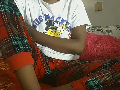 smallmummy02 online show from 04/09/26, 07:47