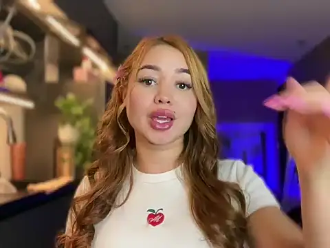 Snapshot of Amber_leaf_ chatting on 04/08/26, 02:17 Amber leaf online show from 04/08/26, 02:17