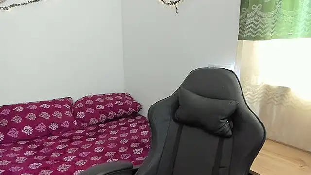 Snapshot of _iamrousie_ chatting on 04/17/26, 01:58 iamrousie online show from 04/17/26, 01:58