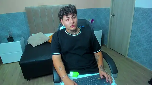 Snapshot of DAMON_SALVATTORE chatting on 04/11/26, 03:44 DAMON SALVATTORE online show from 04/11/26, 03:44