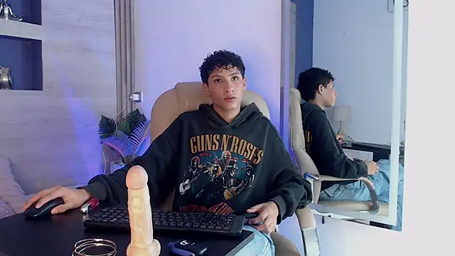 Velvet An online show from 04/25/26, 03:42
