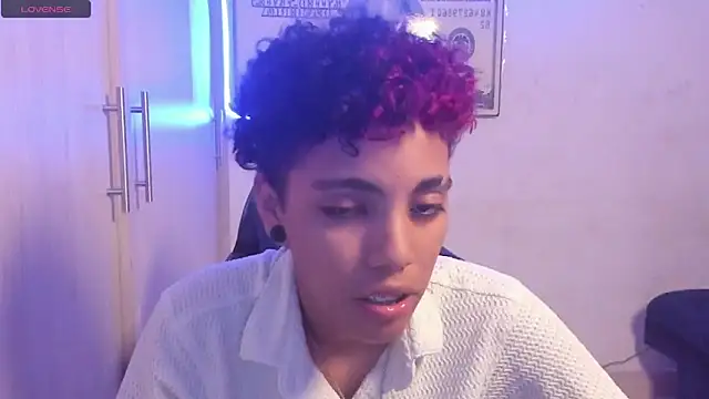 Snapshot of axel_luxxx chatting on 05/09/26, 01:00 axel luxxx online show from 05/09/26, 01:00