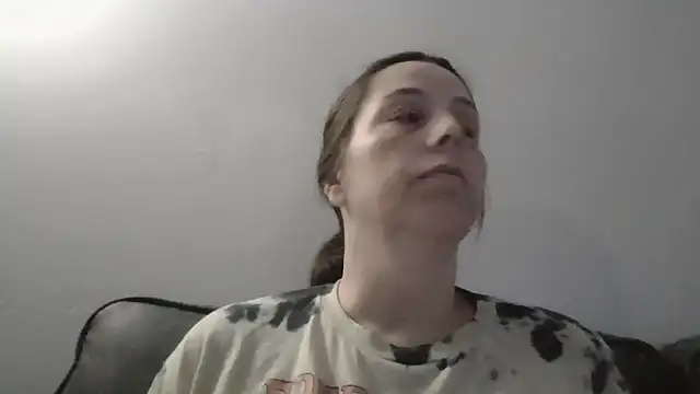 lily1982 online show from 04/23/26, 01:29