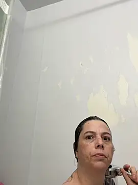 lily1982 online show from 05/25/26, 04:57