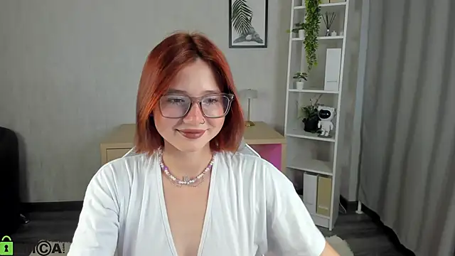 Snapshot of Lessi_Panic chatting on 06/22/26, 12:56 Lessi Panic online show from 06/22/26, 12:56