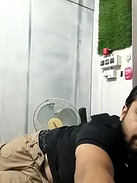 Snapshot of hornydaddy_21 chatting on 04/08/26, 01:44 hornydaddy 21 online show from 04/08/26, 01:44