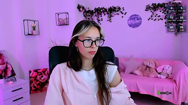 Snapshot of mia_mooon_ chatting on 07/20/26, 10:39 mia mooon online show from 07/20/26, 10:39