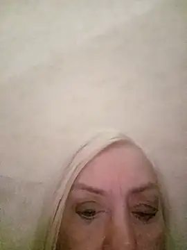 Julia20X online show from 04/11/26, 07:40