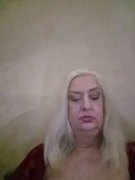 Julia20X online show from 06/03/26, 02:33