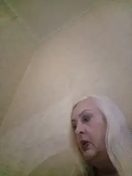Julia20X online show from 06/04/26, 02:12