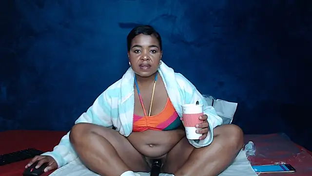 Snapshot of CaramelBaddie16 chatting on 06/05/26, 06:13 CaramelBaddie16 online show from 06/05/26, 06:13