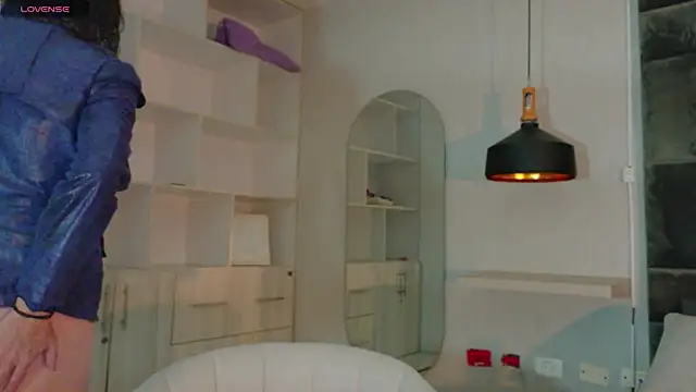 Snapshot of Adrianaa_gold chatting on 06/17/26, 12:50 Adrianaa gold online show from 06/17/26, 12:50