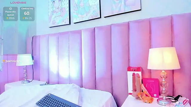 Hellencute18  online show from 05/27/26, 02:03