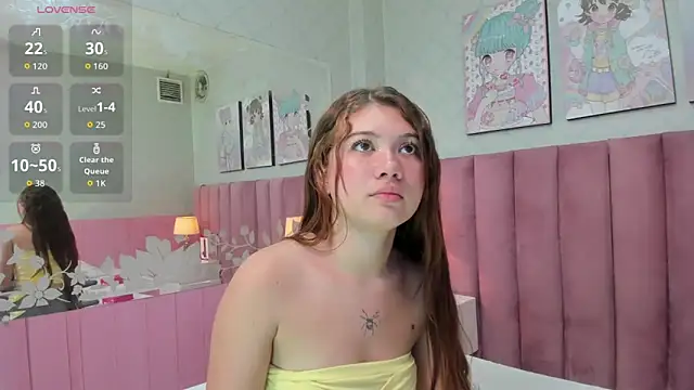 Snapshot of Hellencute18_ chatting on 06/17/26, 11:34 Hellencute18 online show from 06/17/26, 11:34