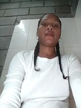 Snapshot of Lili-Sex chatting on 05/23/26, 04:18 Lili-Sex online show from 05/23/26, 04:18