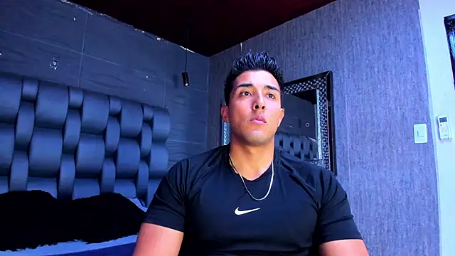 Snapshot of alangreek1 chatting on 04/19/26, 08:33 alangreek1 online show from 04/19/26, 08:33
