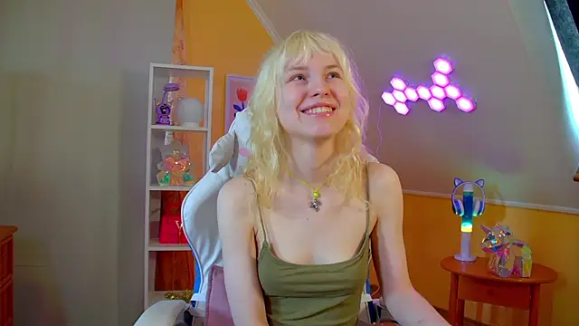 HannahHollis online show from 04/26/26, 06:22
