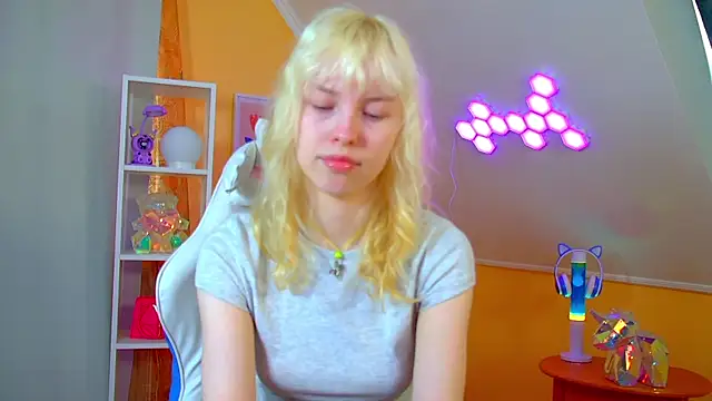 HannahHollis online show from 04/30/26, 06:20