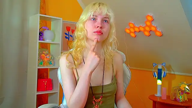 HannahHollis online show from 05/24/26, 06:07