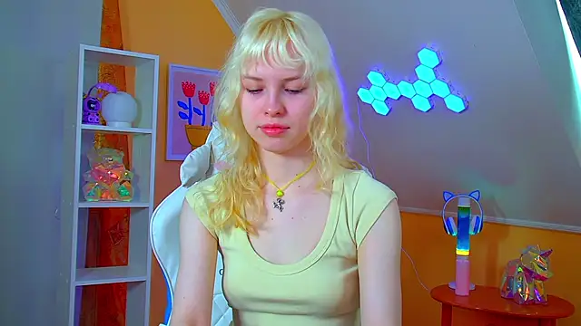 HannahHollis online show from 05/31/26, 06:21